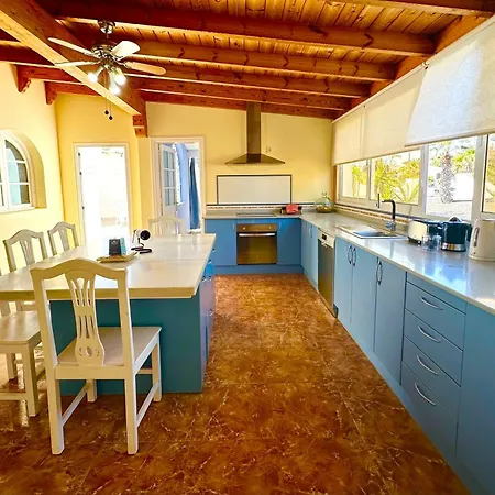 Rocas Con Piscina Privada De Piedra, Vista Mar, Jardines, Asadero Y Wifi Villa *